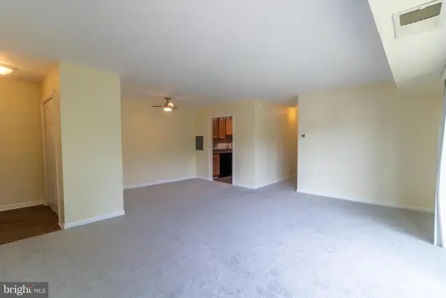 5201 Newton St #202, Bladensburg