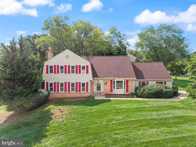 1824 Abbey Oak Dr, Vienna