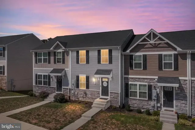 112 Spring Pl, Strasburg