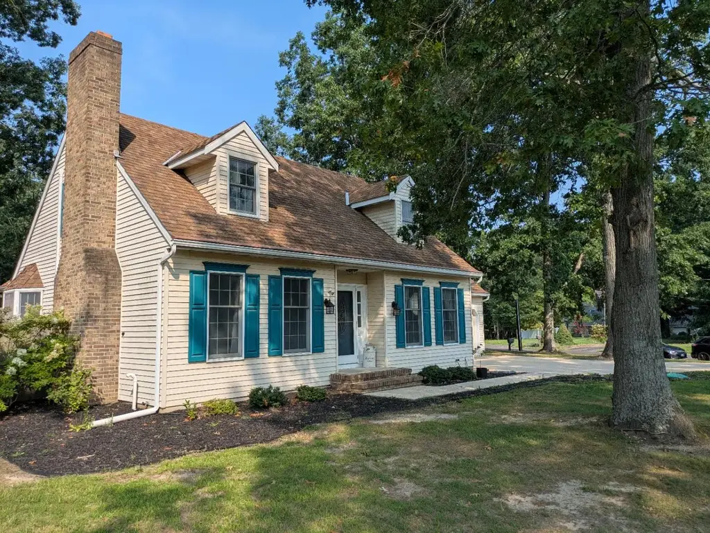 1 Sherwood Ct, NEWFIELD