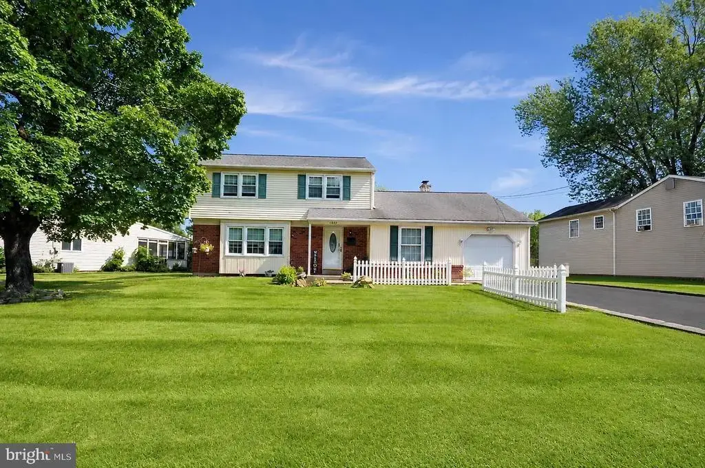 1091 Log College Dr, WARMINSTER