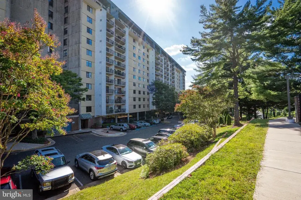 3800 Powell Ln #619, FALLS CHURCH