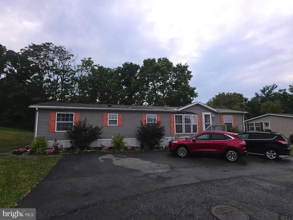 17 Patricia Dr, LEBANON