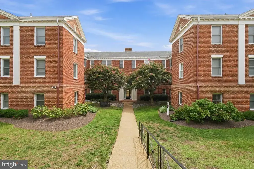 922 S Washington St #304, ALEXANDRIA