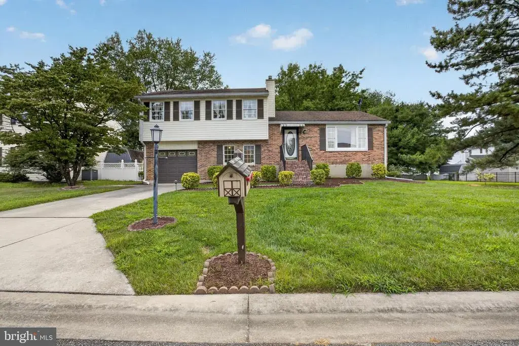 617 Green Spring Dr, BEAR