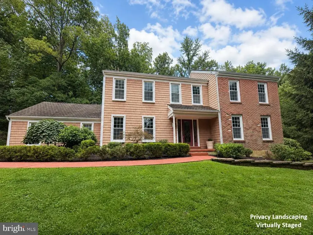 27 Roberts Rd, NEWTOWN SQUARE