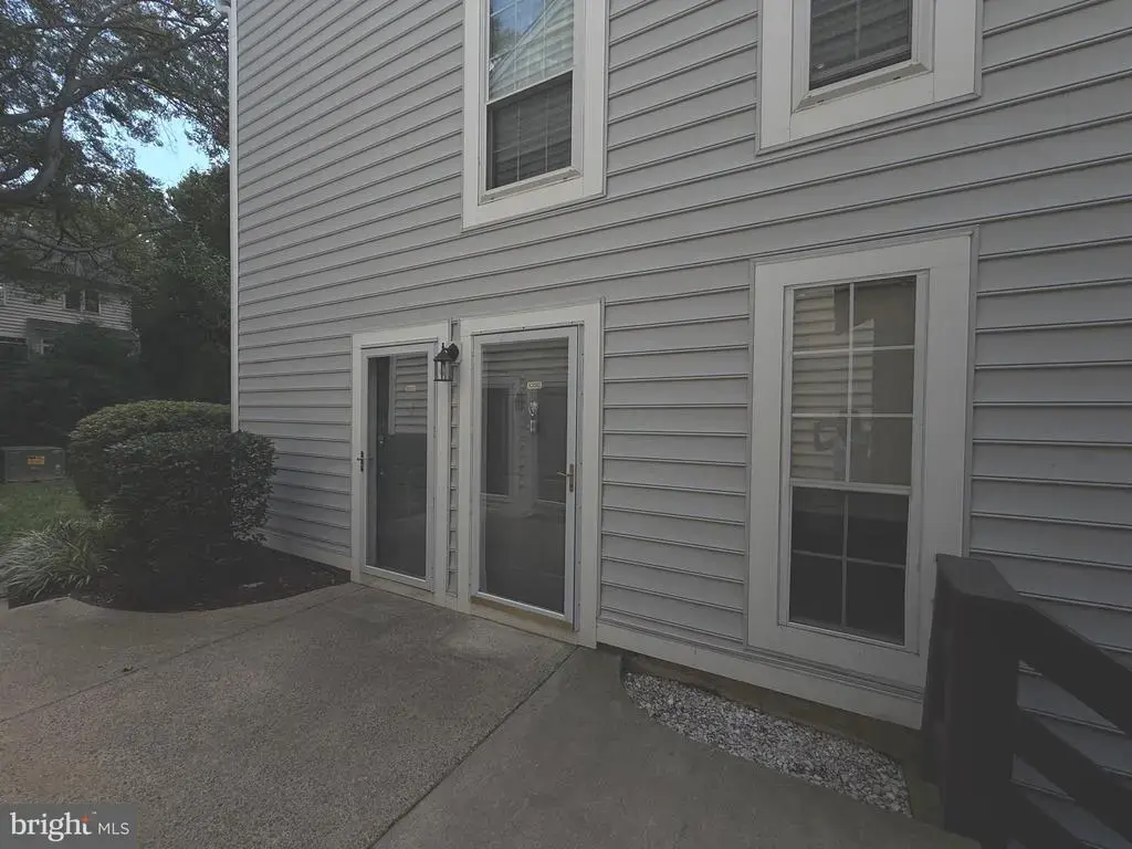 10050 Oakton Terrace Rd, OAKTON