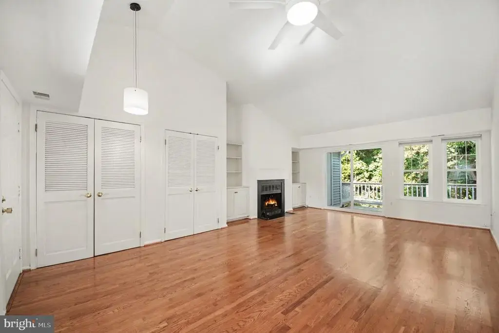 3402 Lakeside View Dr #13-4, FALLS CHURCH
