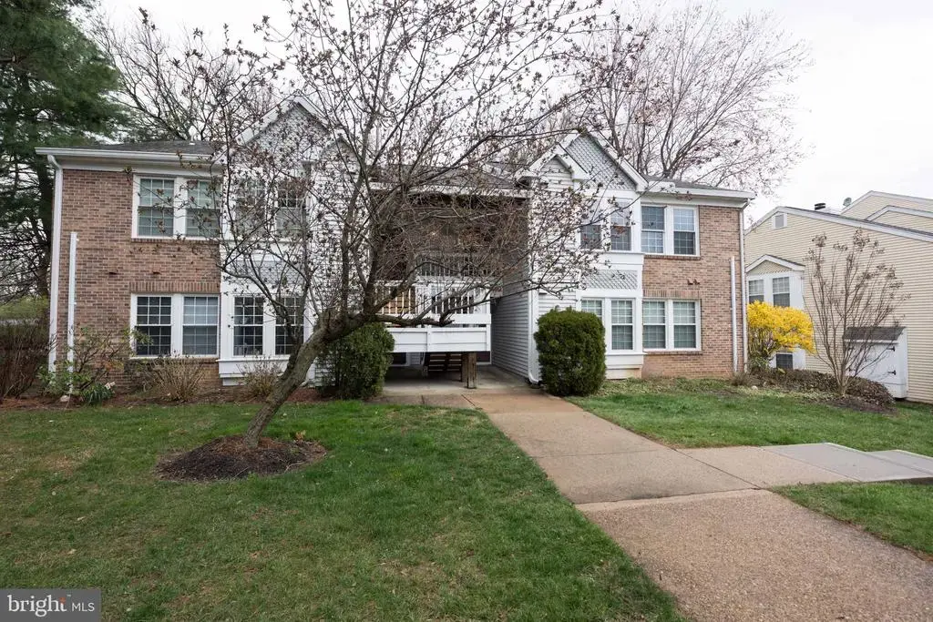 3402 Lakeside View Dr #13-4, FALLS CHURCH