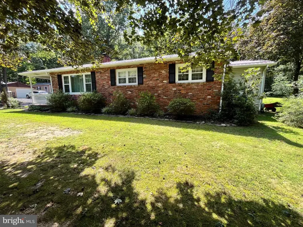 38 Oak Hill Rd, MOOREFIELD