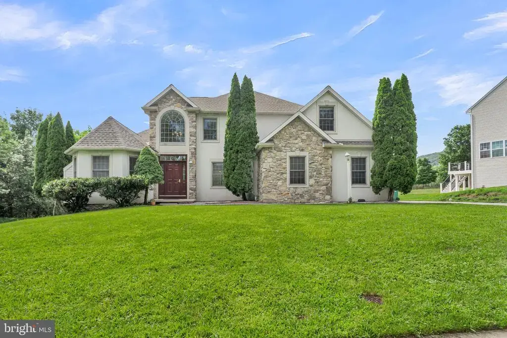 2292 Forest Ln, HARRISBURG