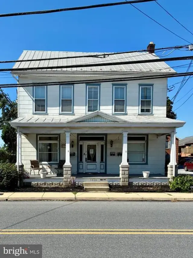 1526 W Main St, Ephrata