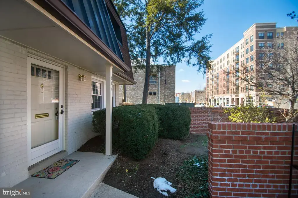 415 W Broad St, FALLS CHURCH