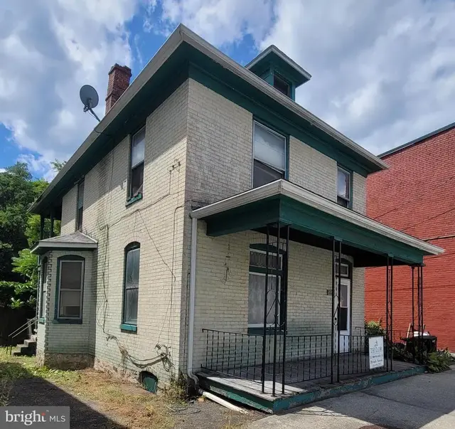 552 N Mechanic St, Cumberland