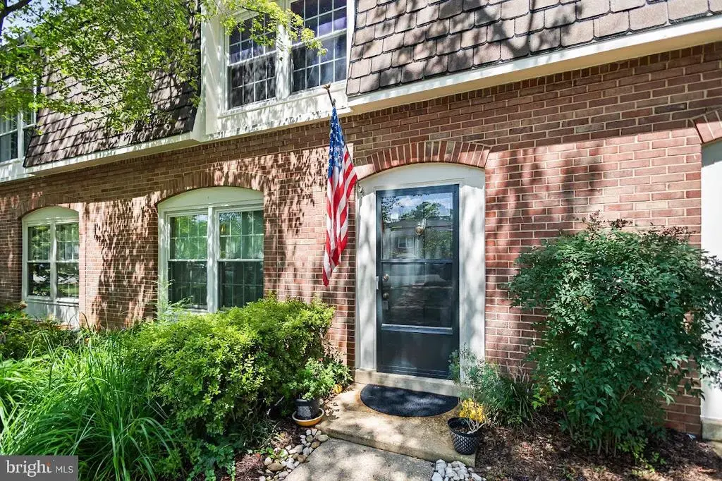 8210 Carrleigh Pkwy #6, SPRINGFIELD