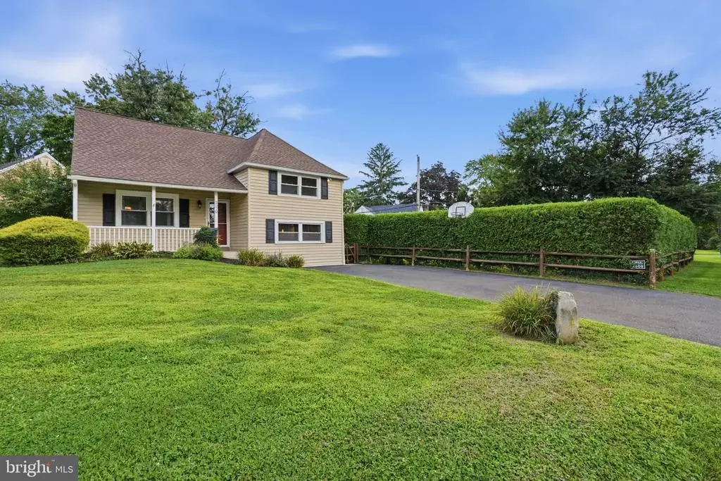 2570 Rosewood Ave, ABINGTON