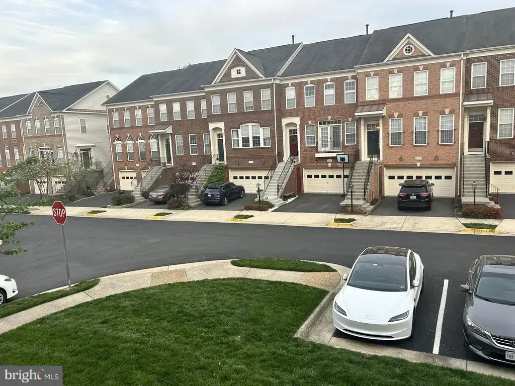 42997 Kennerly Ter, BROADLANDS