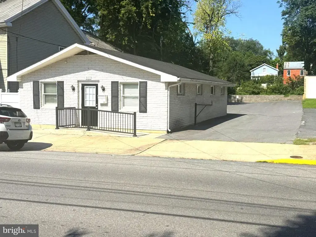 319 S Raleigh St, MARTINSBURG