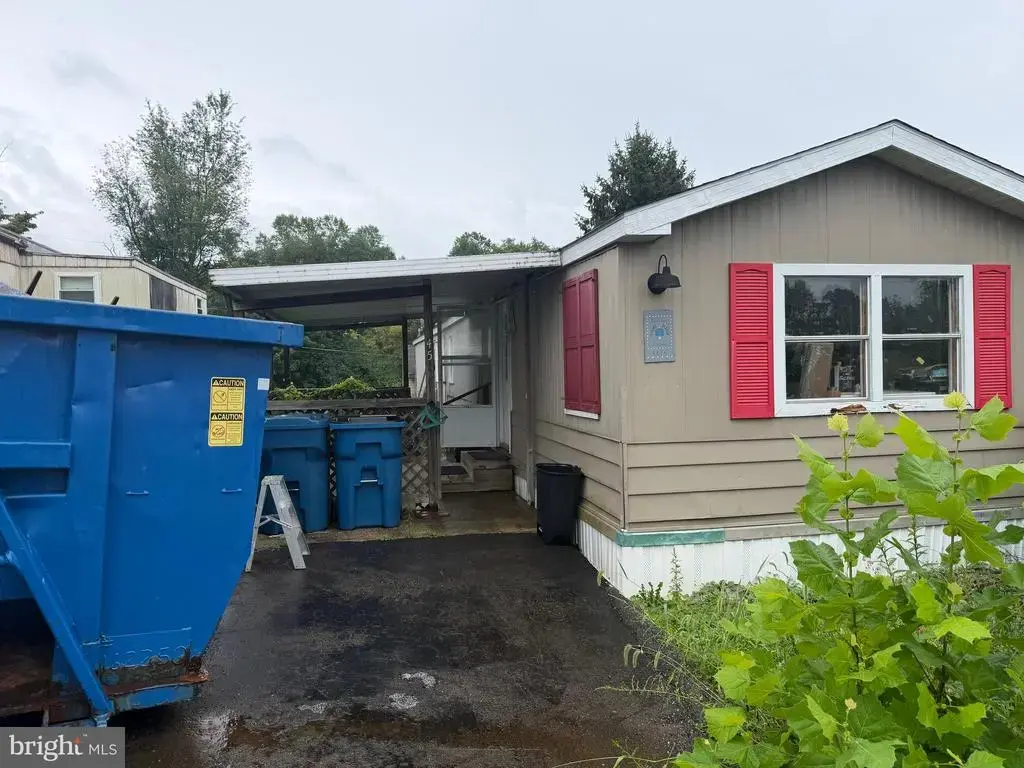 45 Park Ln, HOLTWOOD