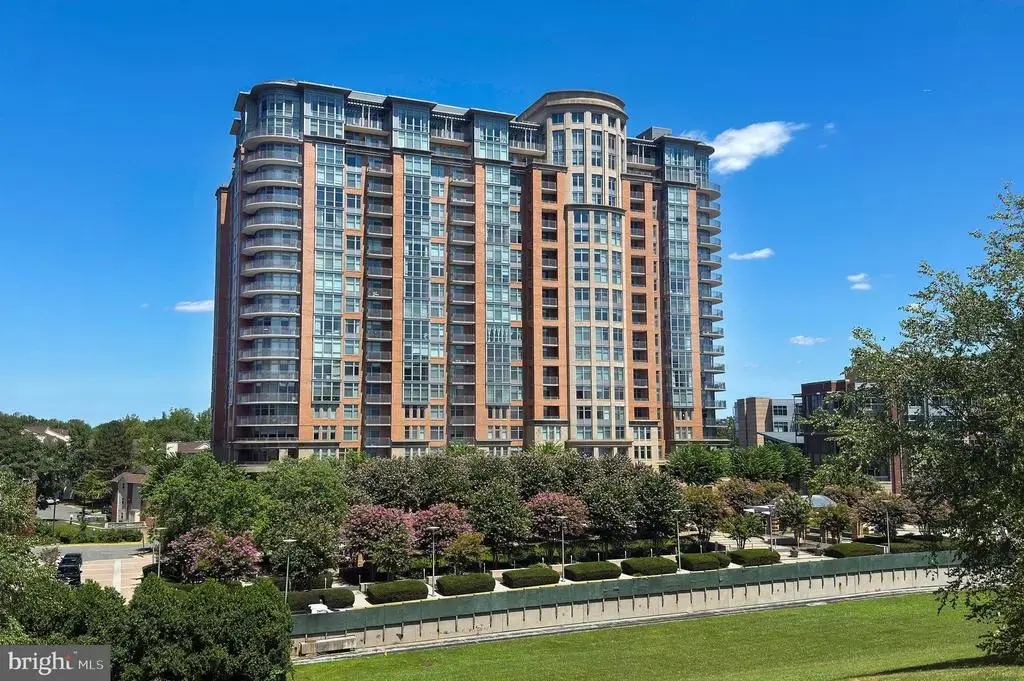 8220 Crestwood Heights Dr #1603, MCLEAN