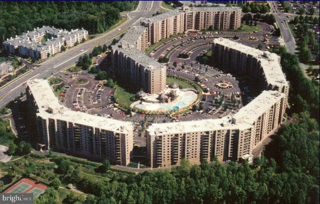 8350 Greensboro Dr #626, MCLEAN