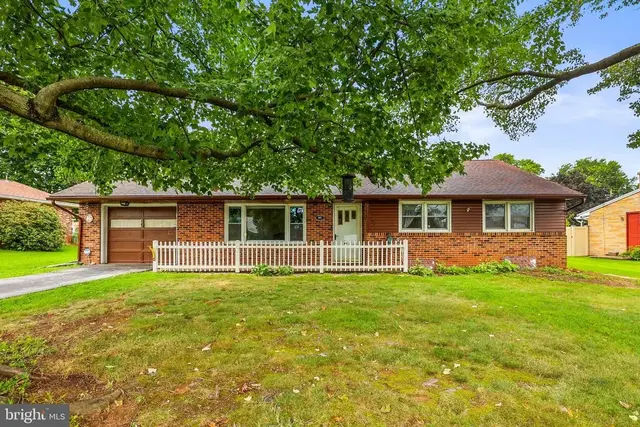 80 Cottage Dr, Manchester