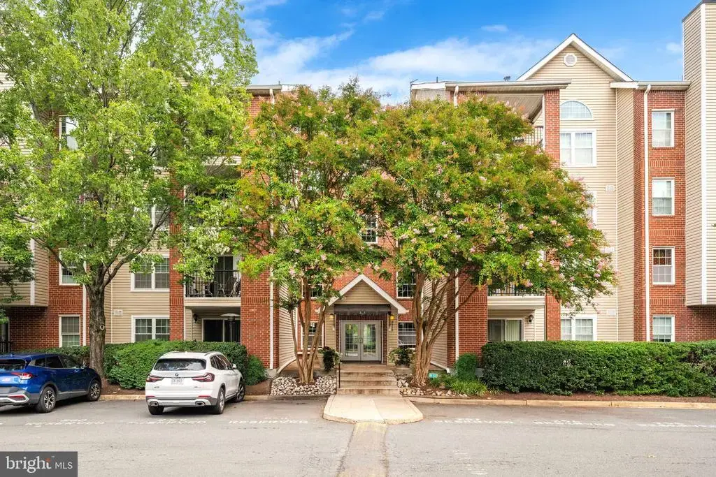 3315 Wyndham Cir #4225, ALEXANDRIA
