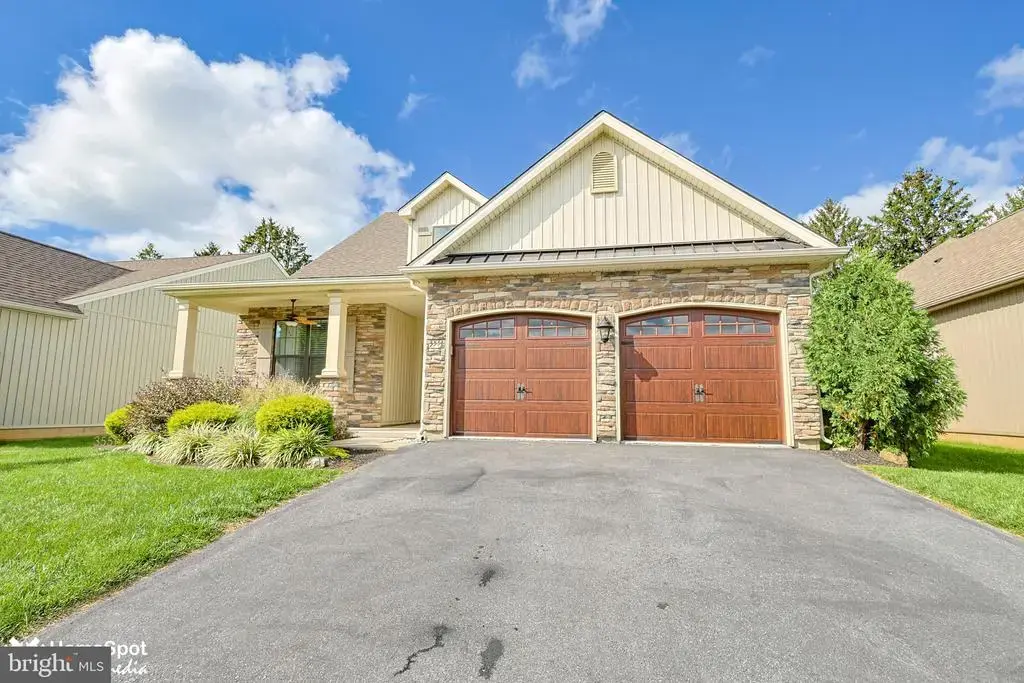 3551 Daylily Dr, EMMAUS