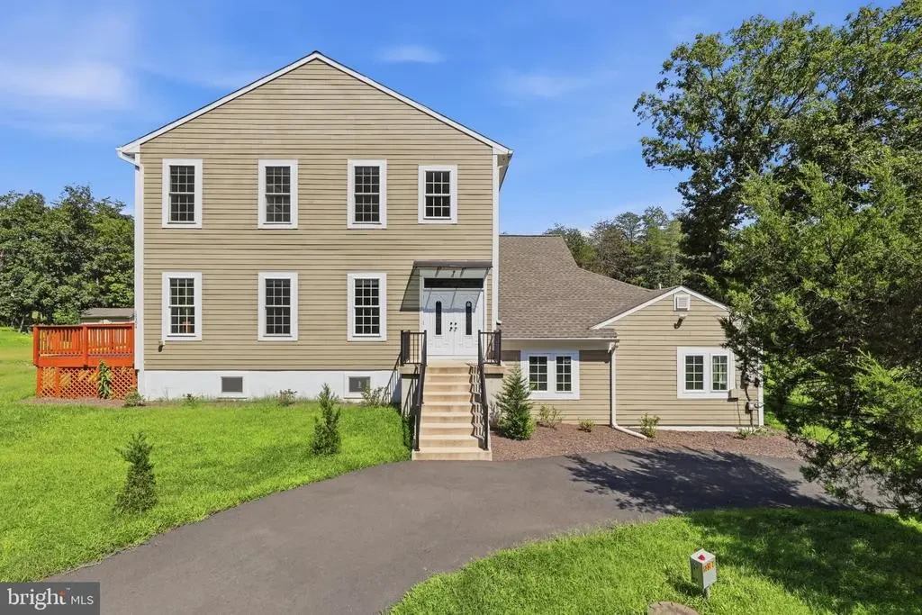 12304 Popes Head Rd, FAIRFAX