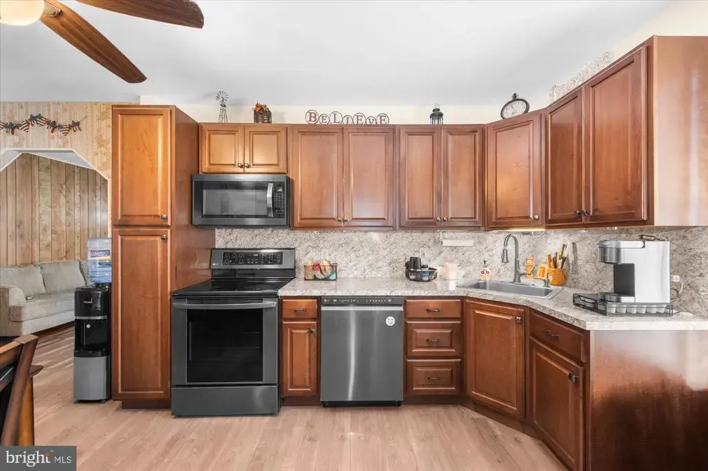 1834 N Main St, BECHTELSVILLE