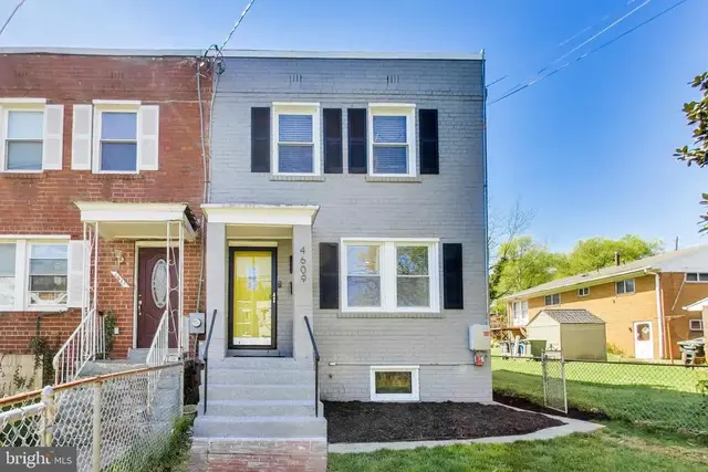 4609 Hillside Rd Se, Washington