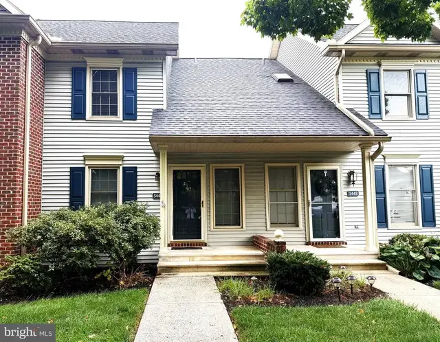 5446 Oxford Dr, Mechanicsburg