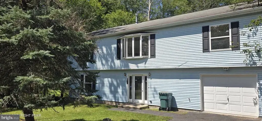 889 Country Place Dr, TOBYHANNA