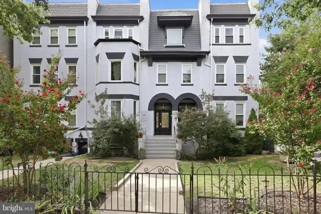 1038 Lamont Nw #3b, Washington