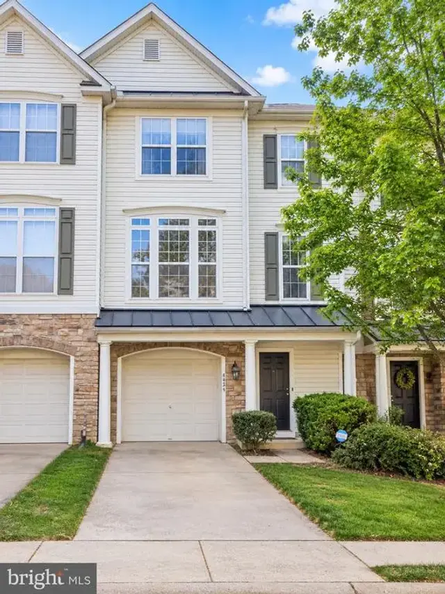 8425 Charmed Days, Laurel