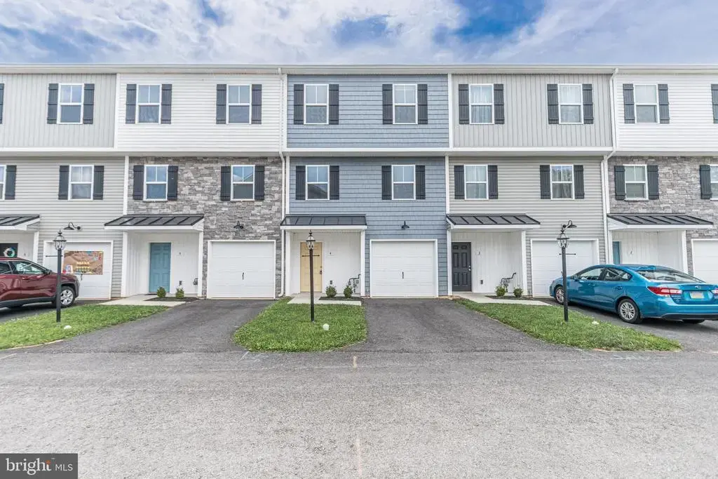 4 Landing Pl, YORK