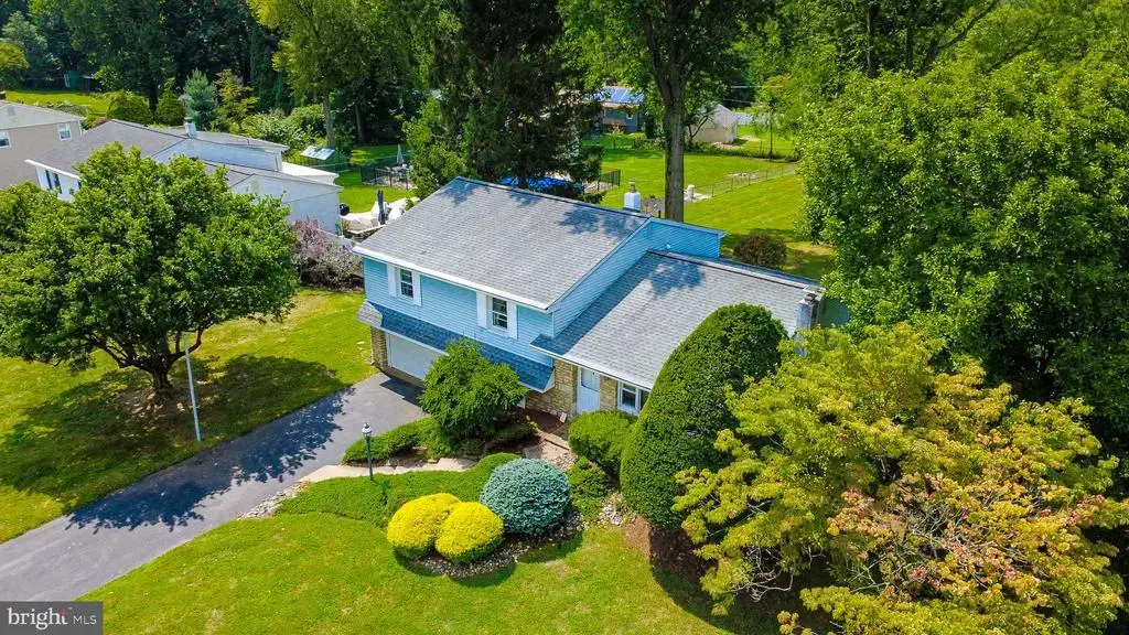 250 Stratford Dr, SOUTHAMPTON