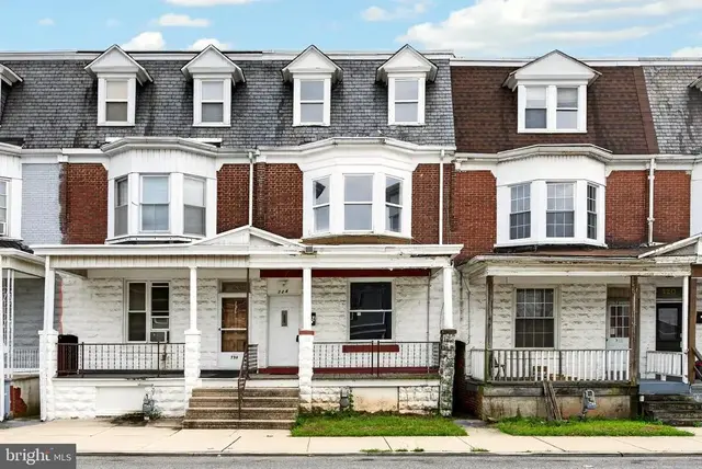 724 E Chestnut St, York