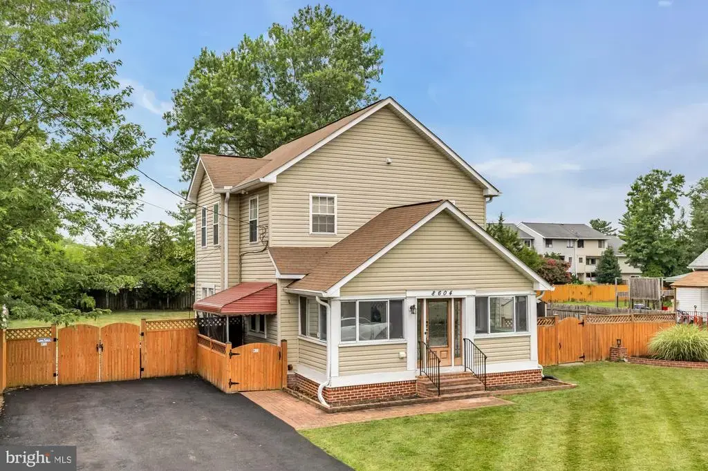 8604 Woodlawn Ct, ALEXANDRIA