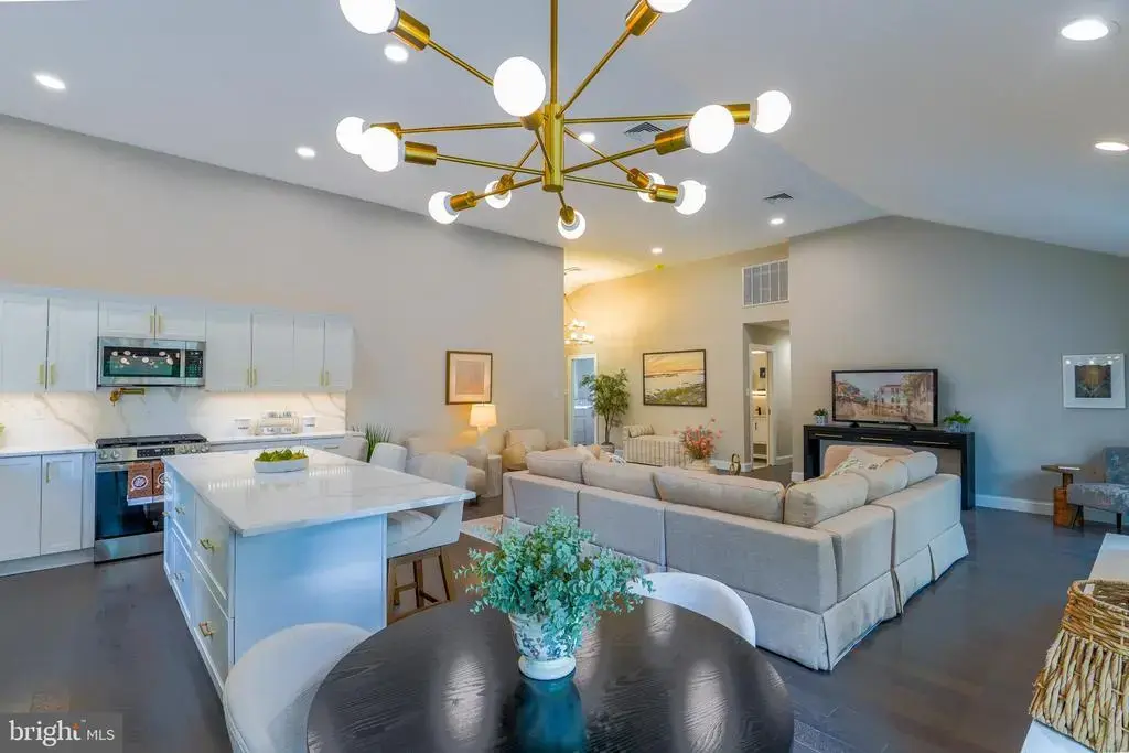 501 Flora Cir, SPRINGFIELD