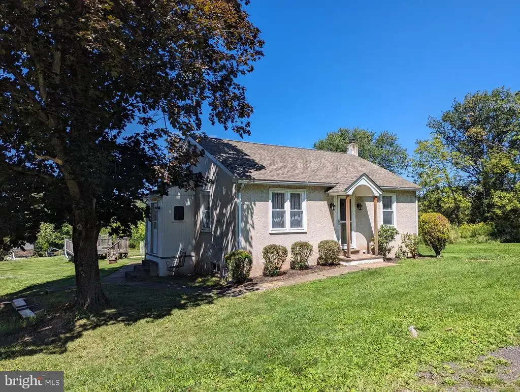 831 Church Rd, HATFIELD