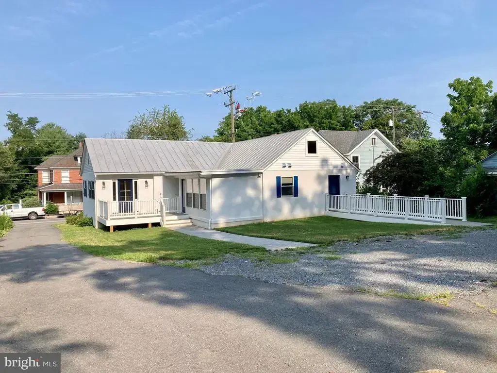 150 N Hatcher Ave #200, PURCELLVILLE