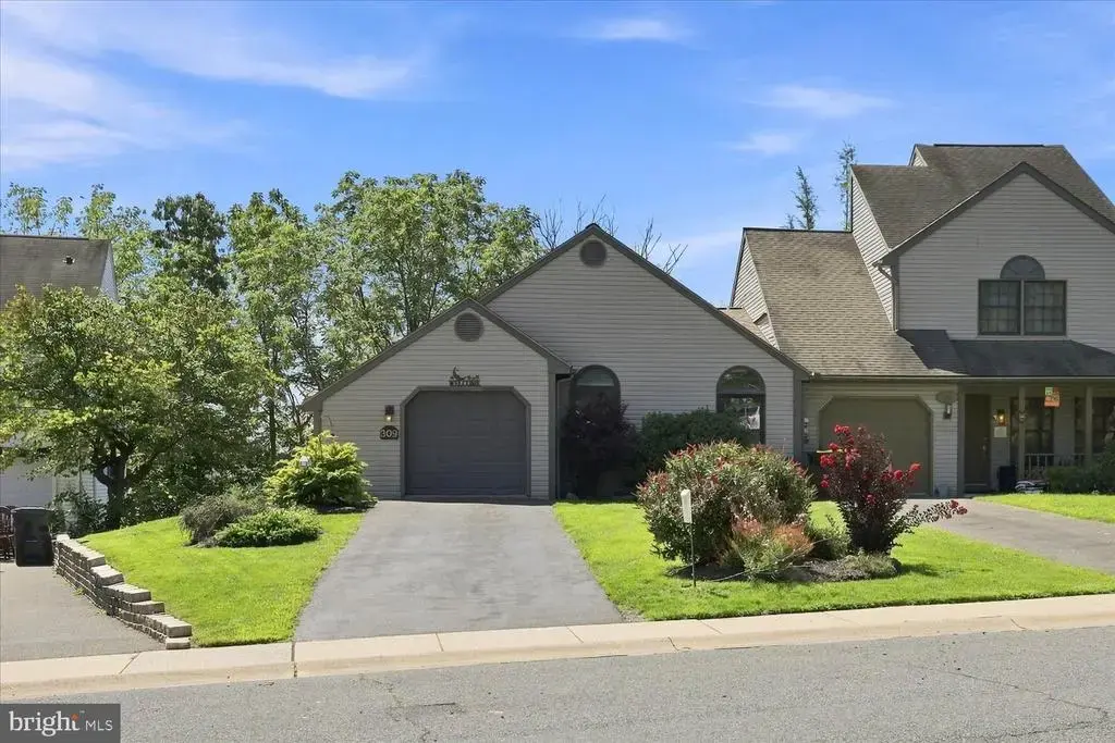 309 W Main St, ADAMSTOWN