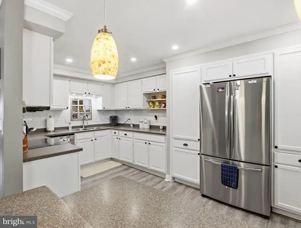 7044 Timberfield, CHESTNUT HILL COVE