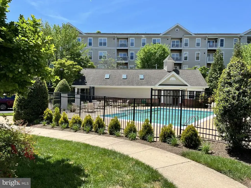 6990 Falls Reach Dr #113, FALLS CHURCH
