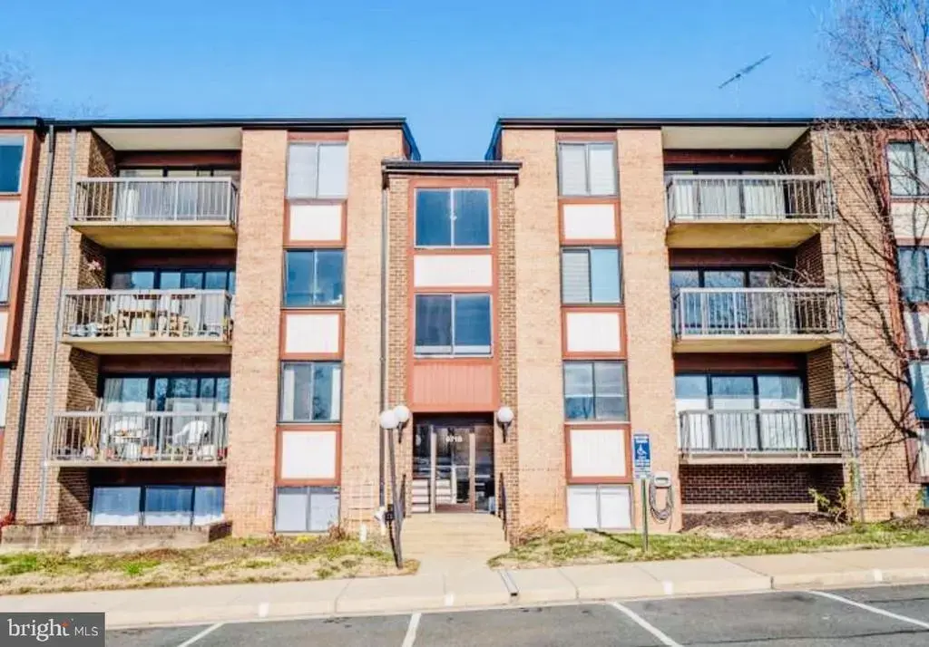 9718 Kingsbridge Dr #204, FAIRFAX
