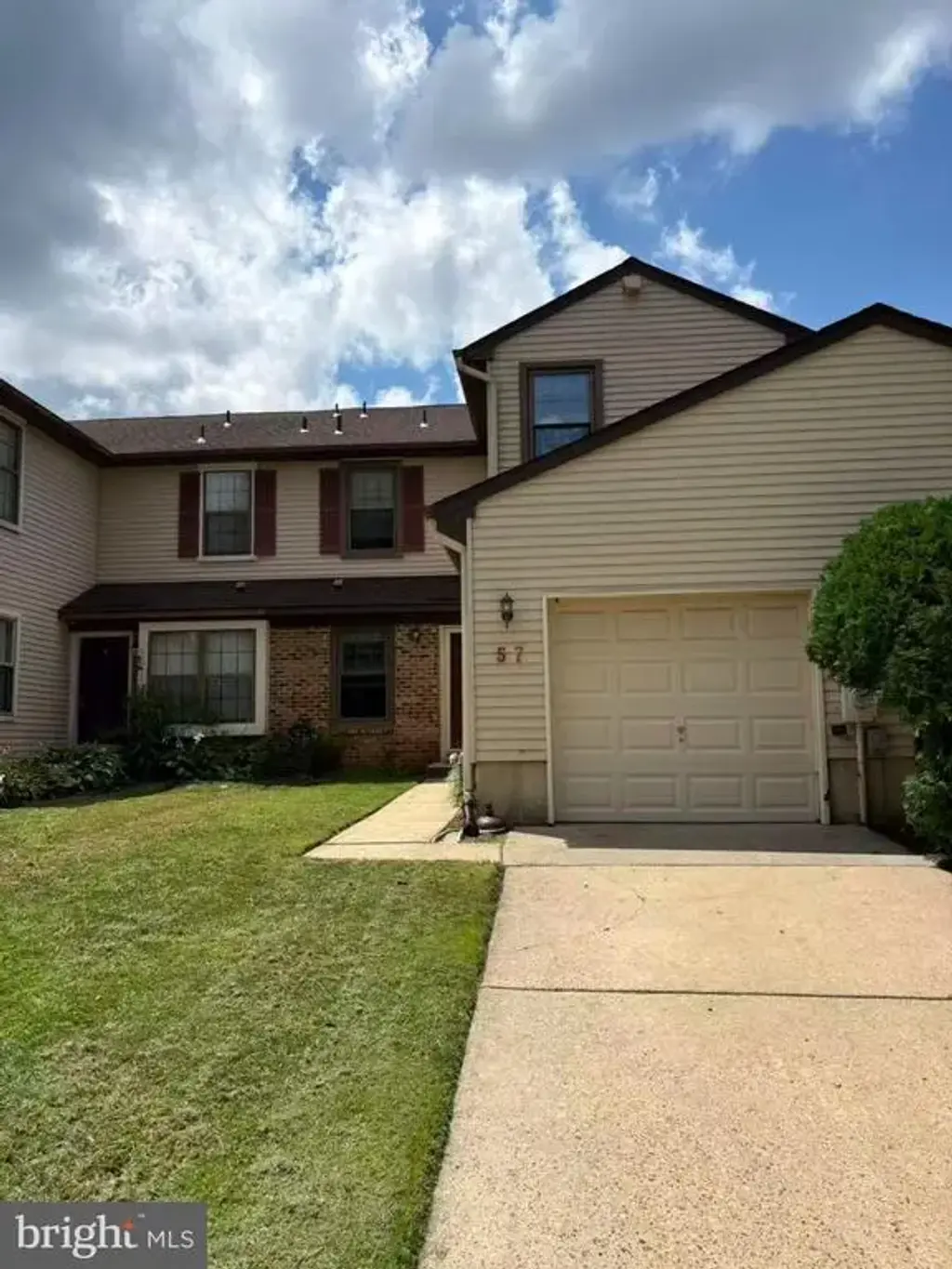57 E Oleander Dr, MOUNT LAUREL