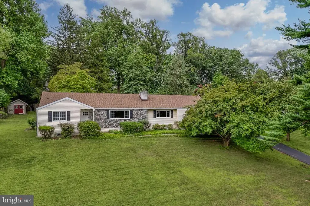 4 Carol Ln, BERWYN