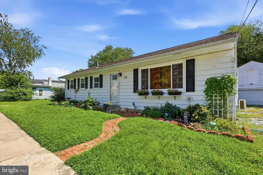 120 Lincoln Dr, PENNSVILLE