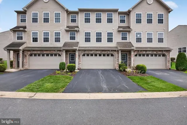 6102 Galleon Dr, Mechanicsburg